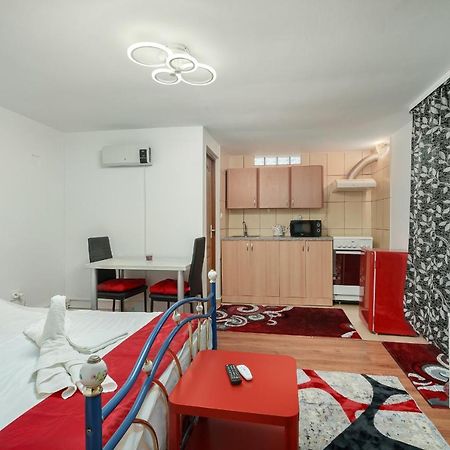 Stone Gate Apartment #3 Букурещ Екстериор снимка