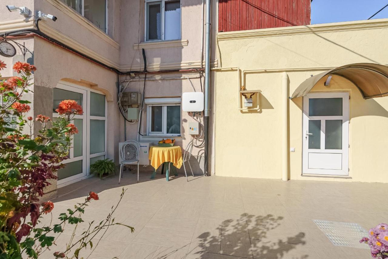 Stone Gate Apartment #3 Букурещ Екстериор снимка