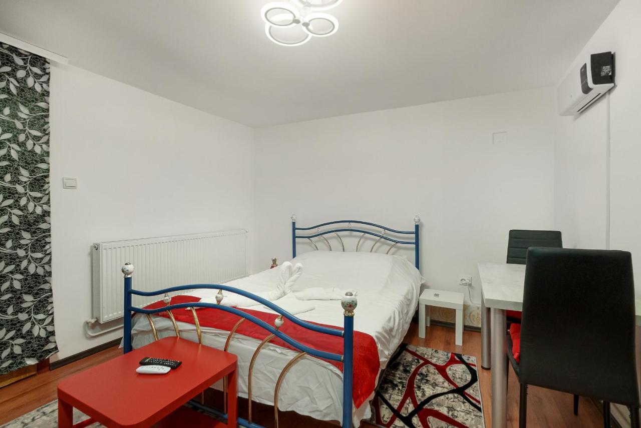Stone Gate Apartment #3 Букурещ Екстериор снимка