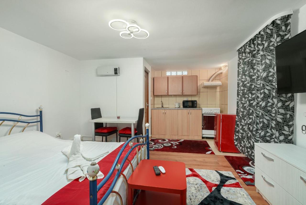 Stone Gate Apartment #3 Букурещ Екстериор снимка