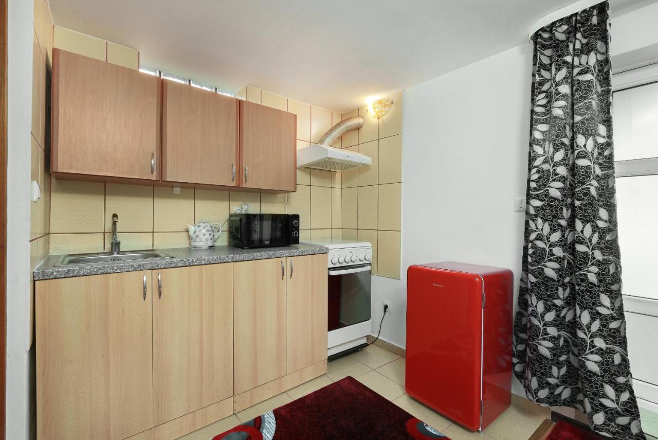 Stone Gate Apartment #3 Букурещ Екстериор снимка