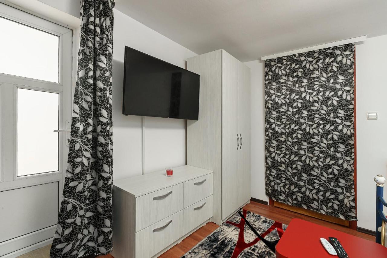 Stone Gate Apartment #3 Букурещ Екстериор снимка